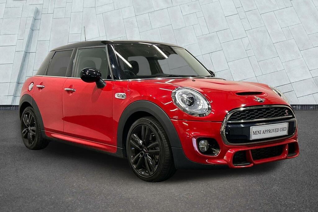 Mini Hatch 5-Door Cooper S Red