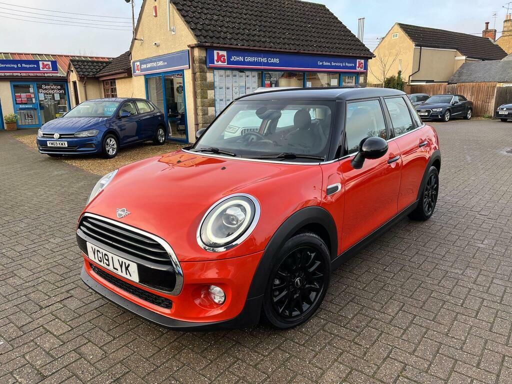 Mini Hatch 1.5 Cooper Classic Steptronic Euro 6 S S Orange