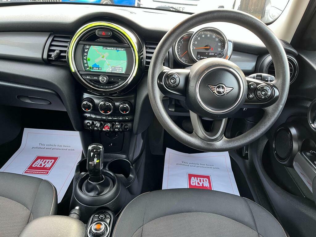 Mini Hatch 1.5 Cooper Classic Steptronic Euro 6 S S YG19LYK Orange #5