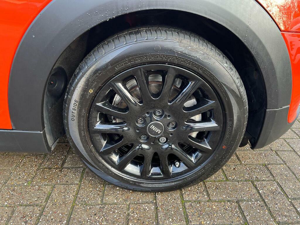 Mini Hatch 1.5 Cooper Classic Steptronic Euro 6 S S YG19LYK Orange #4