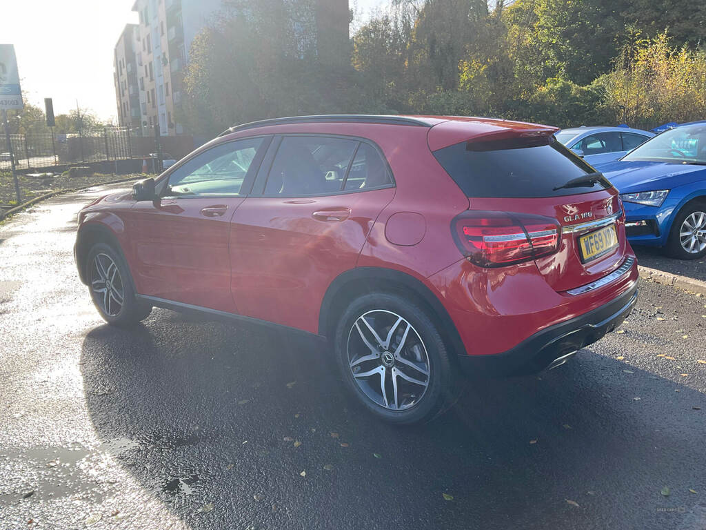 Mercedes-Benz GLA Class Gla 180 Urban Edition WF69XDP Red #4