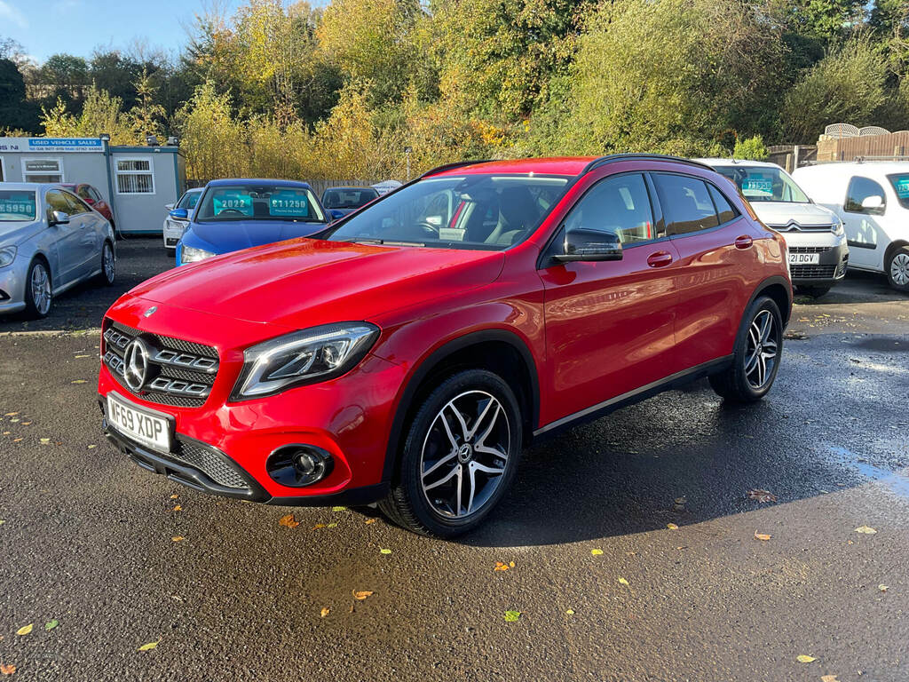 Mercedes-Benz GLA Class Gla 180 Urban Edition WF69XDP Red #3