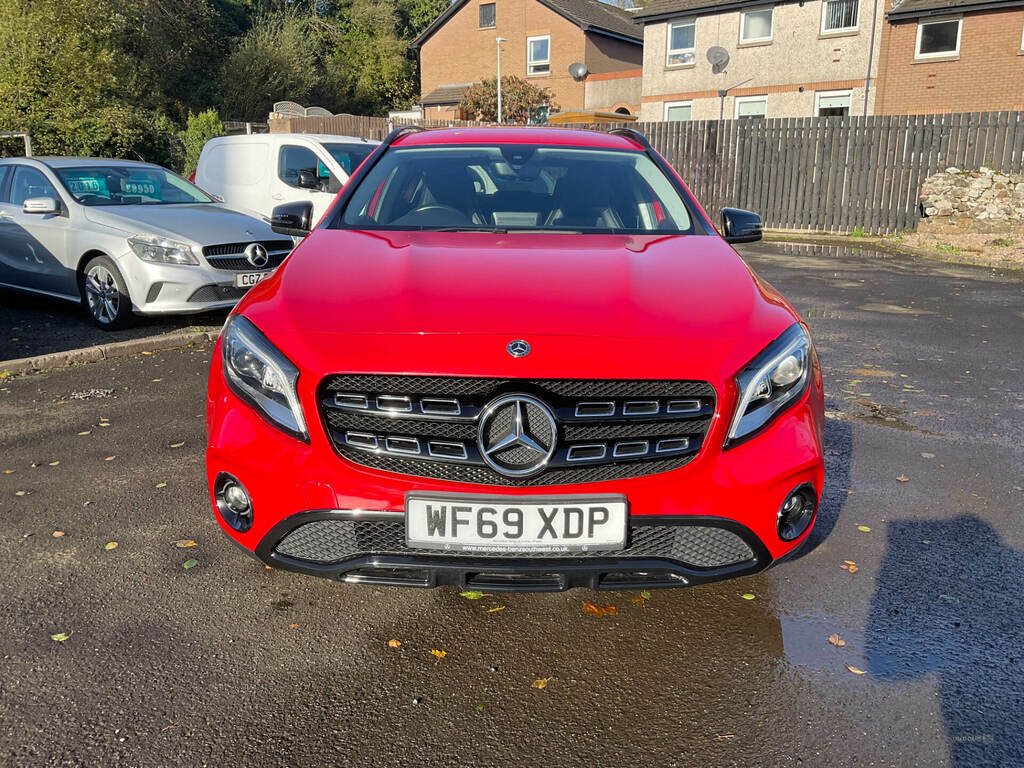Mercedes-Benz GLA Class Gla 180 Urban Edition WF69XDP Red #2