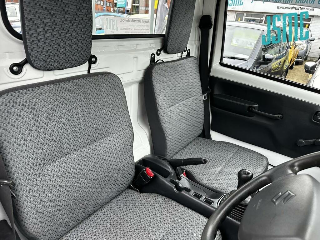 Suzuki Carry 700 White #4