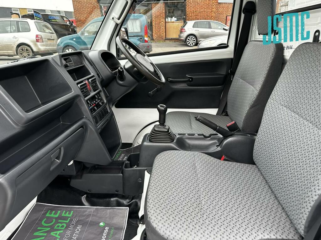 Suzuki Carry 700 White #5