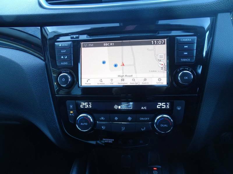 Nissan Qashqai+2 Hatchback Red #26