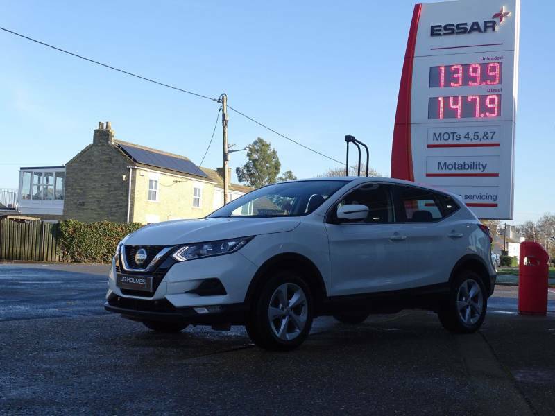 Nissan Qashqai+2 Hatchback Red #2