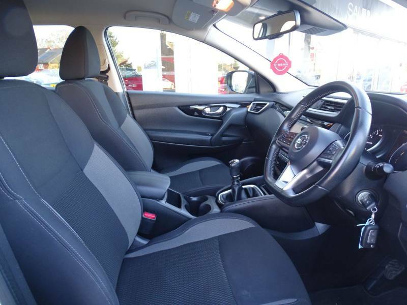 Nissan Qashqai+2 Hatchback Red #18