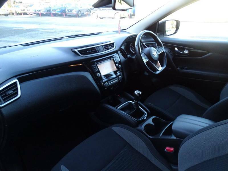 Nissan Qashqai+2 Hatchback Red #16