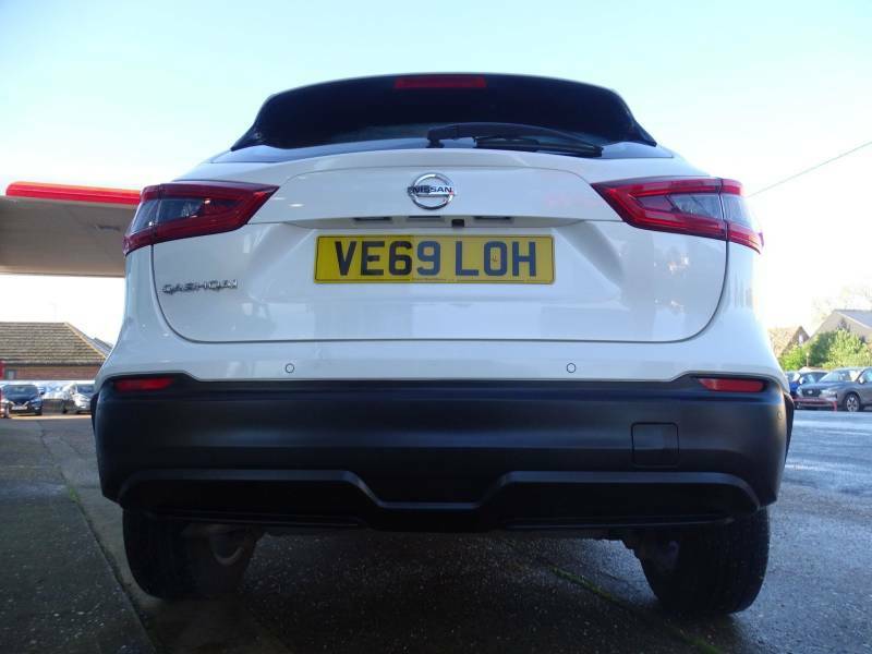 Nissan Qashqai+2 Hatchback Red #12