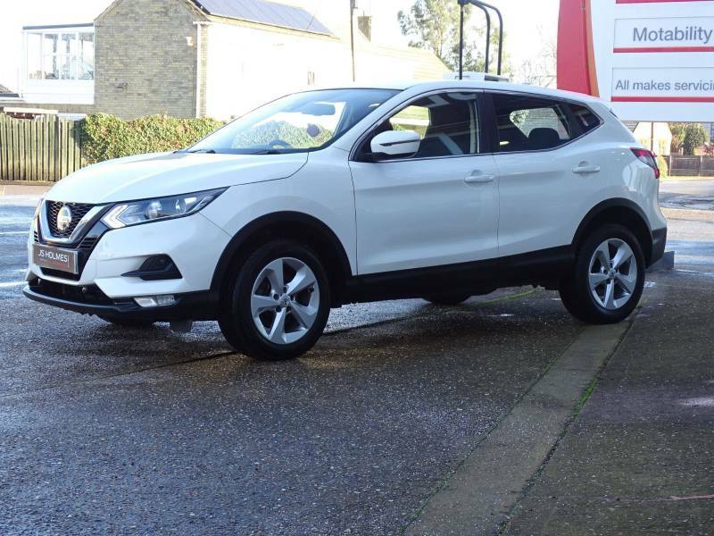 Nissan Qashqai+2 Hatchback Red #11