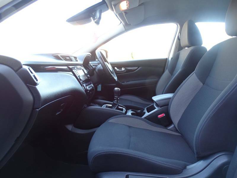 Nissan Qashqai+2 Hatchback Red #31