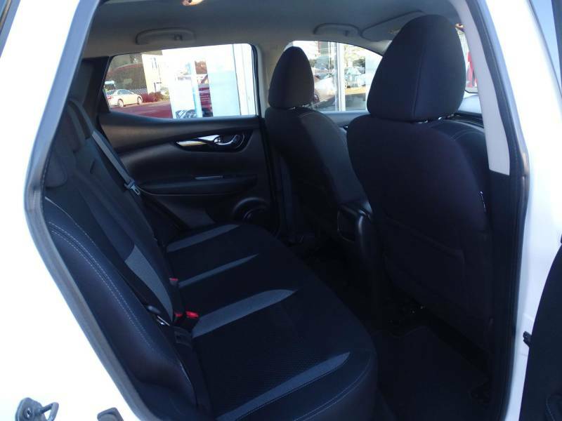 Nissan Qashqai+2 Hatchback Red #19