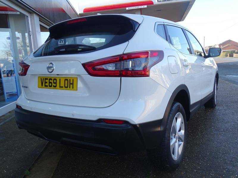 Nissan Qashqai+2 Hatchback Red #13