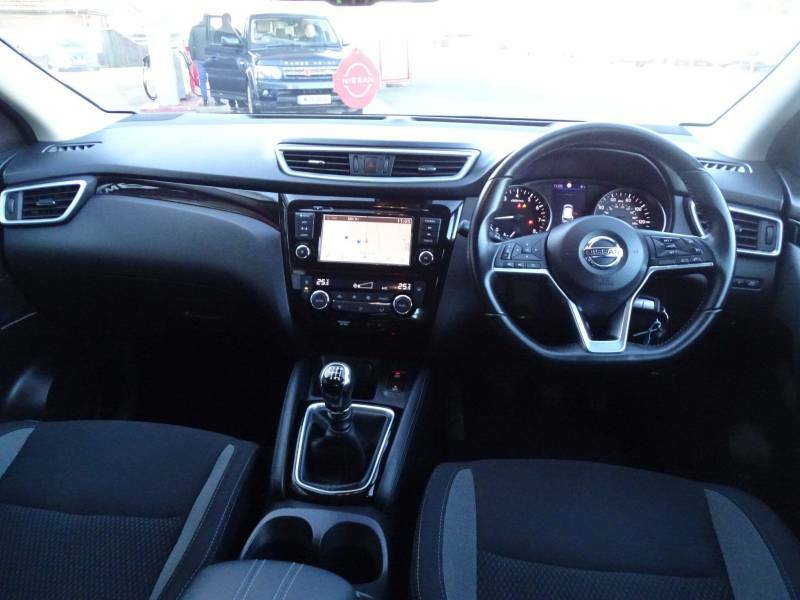 Nissan Qashqai+2 Hatchback Red #14