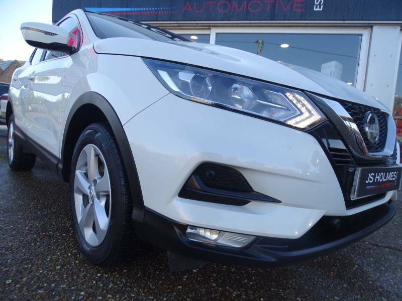 Nissan Qashqai+2 Hatchback Red #10