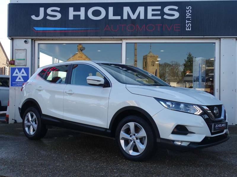 Nissan Qashqai+2 Hatchback Red #1