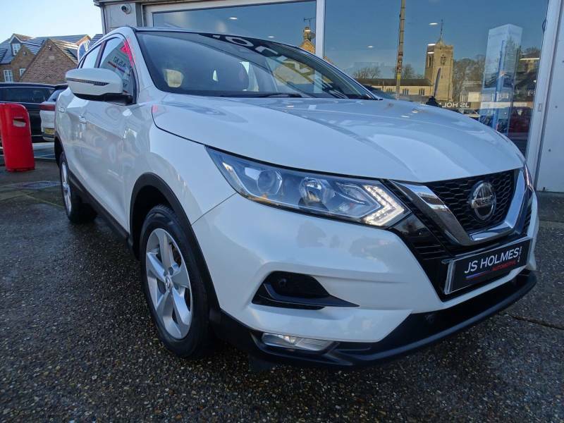 Nissan Qashqai+2 Hatchback Red #8