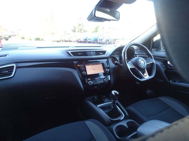 Nissan Qashqai+2 Hatchback Red #15