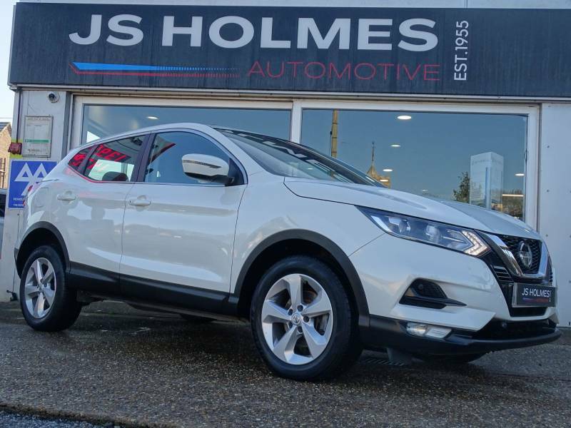 Nissan Qashqai+2 Hatchback Red #7