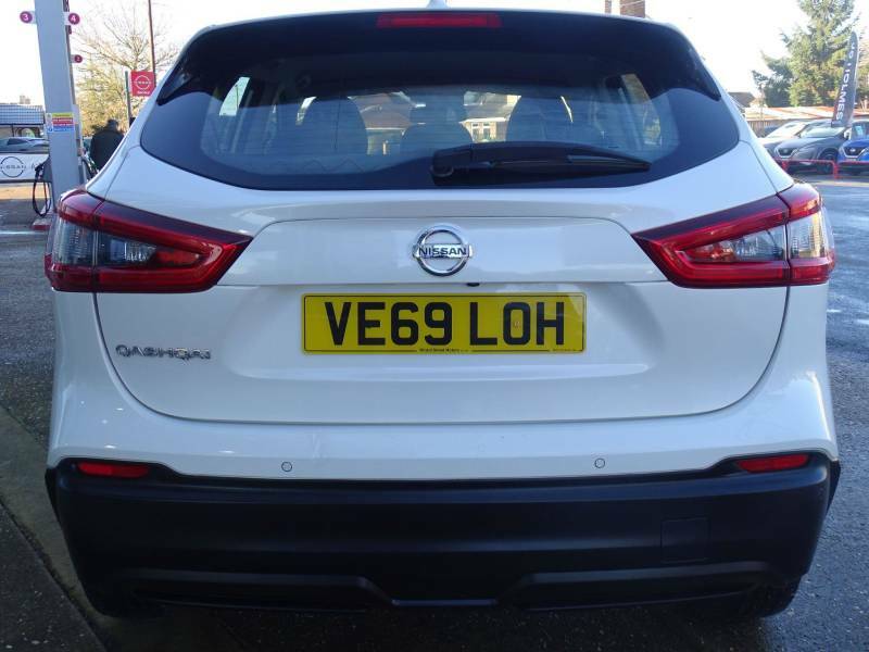 Nissan Qashqai+2 Hatchback Red #3
