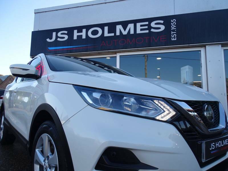 Nissan Qashqai+2 Hatchback Red #9