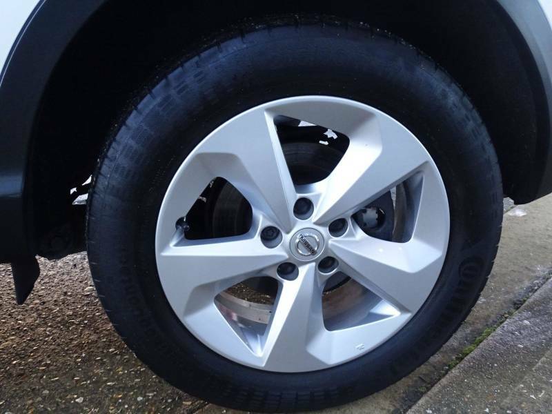 Nissan Qashqai+2 Hatchback Red #23