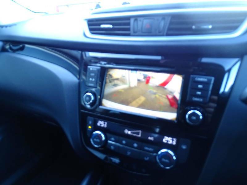Nissan Qashqai+2 Hatchback Red #27