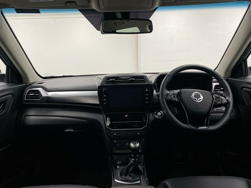 SsangYong Tivoli 1.5 K40 Black #4