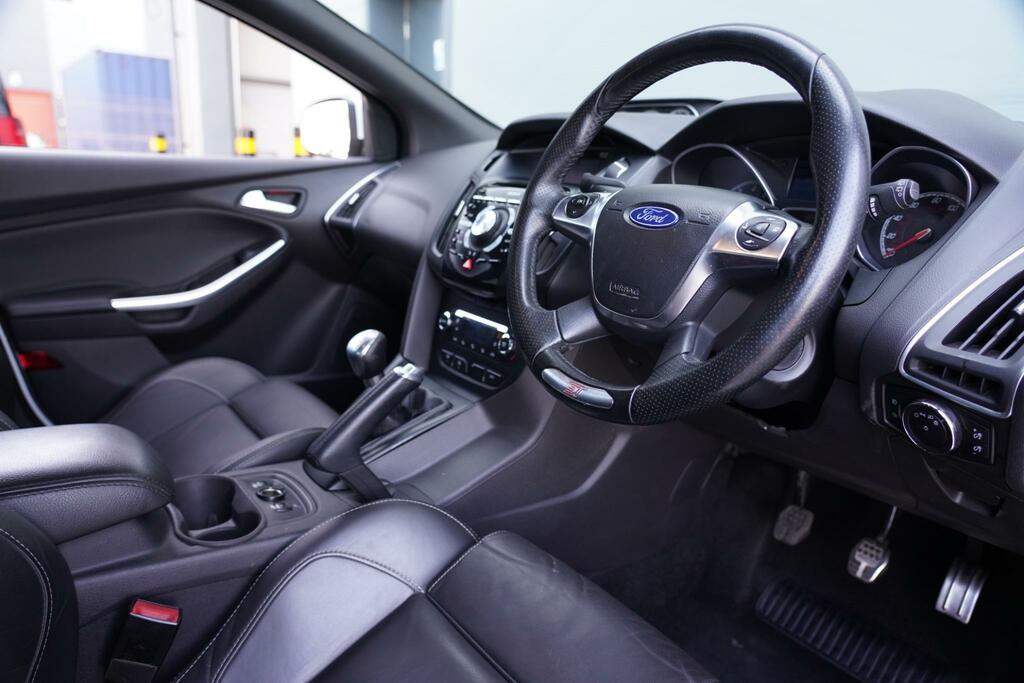 Ford Focus 2.0T Ecoboost St-3 Euro 5 Ss  #2