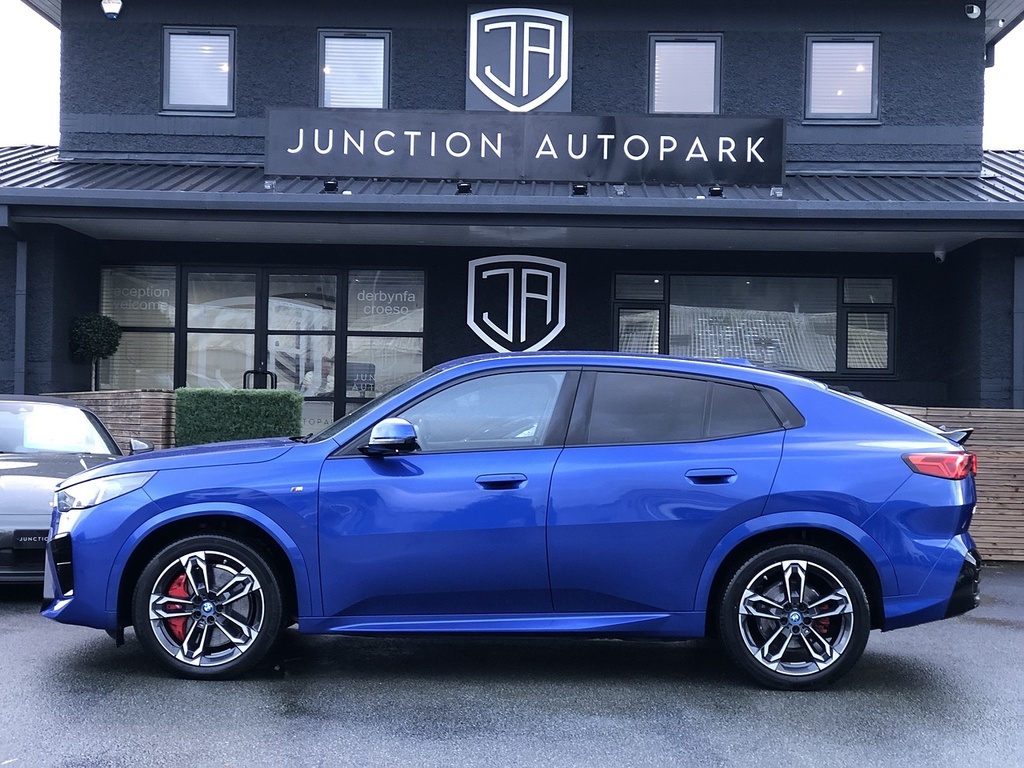 BMW iX2 30 M Sport CX24JVA Blue #4