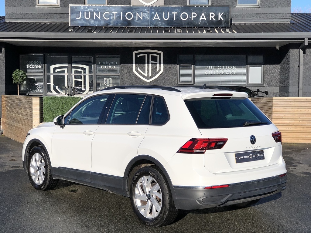 Volkswagen Tiguan Tsi Life CX73XPH White #3