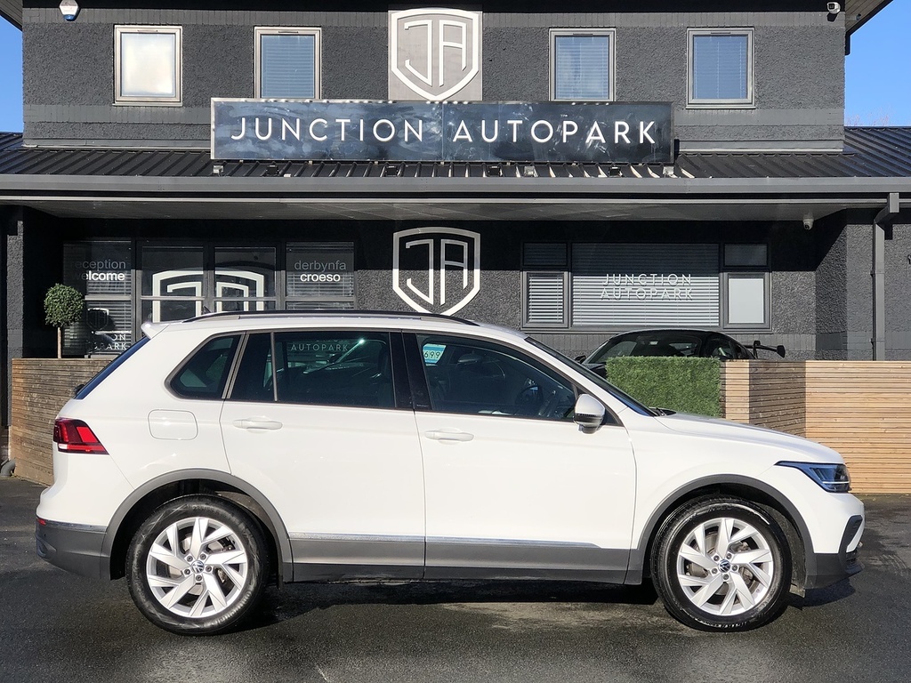 Volkswagen Tiguan Tsi Life CX73XPH White #5