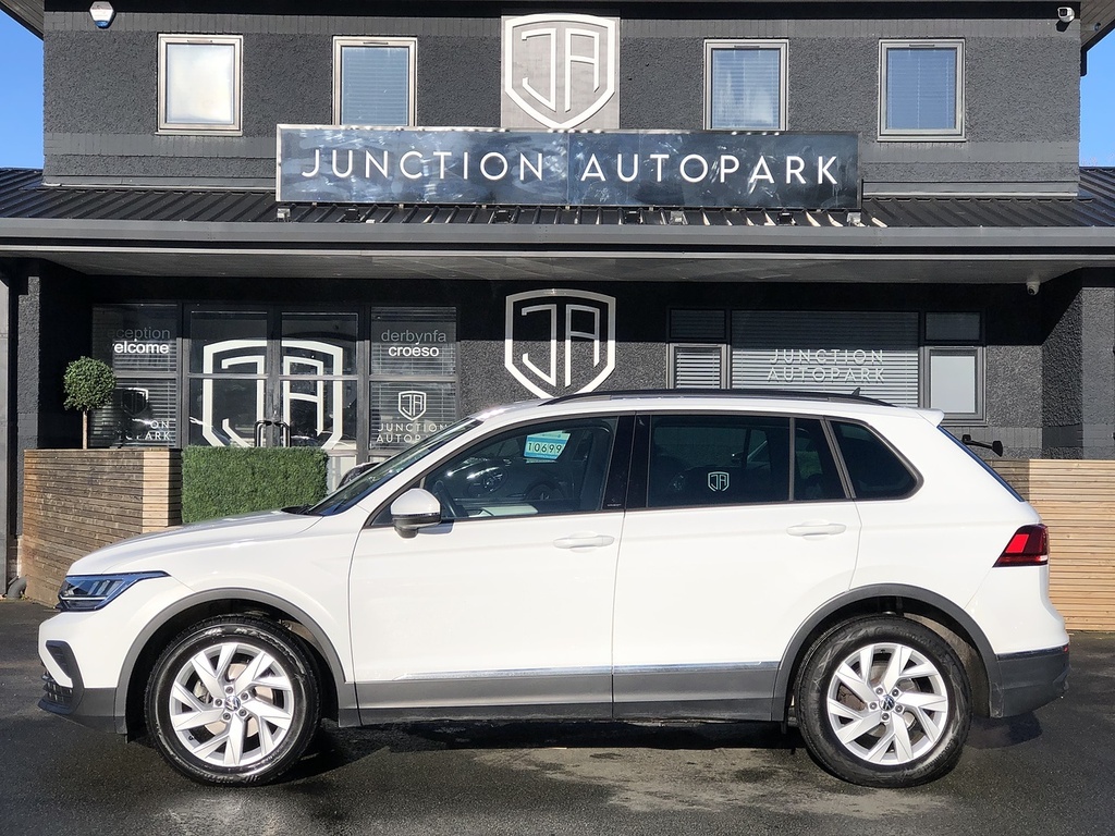 Volkswagen Tiguan Tsi Life CX73XPH White #4