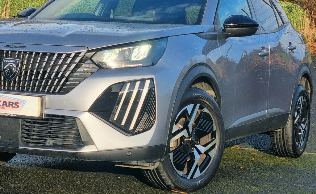 Peugeot 2008 1.2 Puretech 130 Allure Eat8 AVI7386 Grey #2
