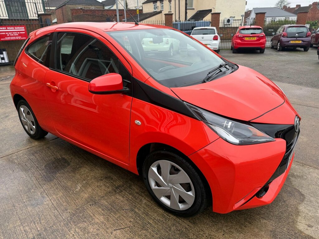 Toyota Aygo 1.0 Vvt-i X-play Euro 6 NJ16YXN Orange #2