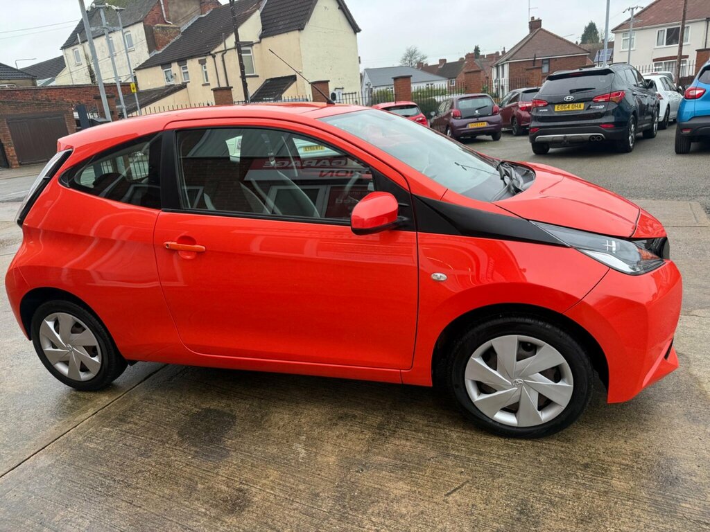 Toyota Aygo 1.0 Vvt-i X-play Euro 6 NJ16YXN Orange #6
