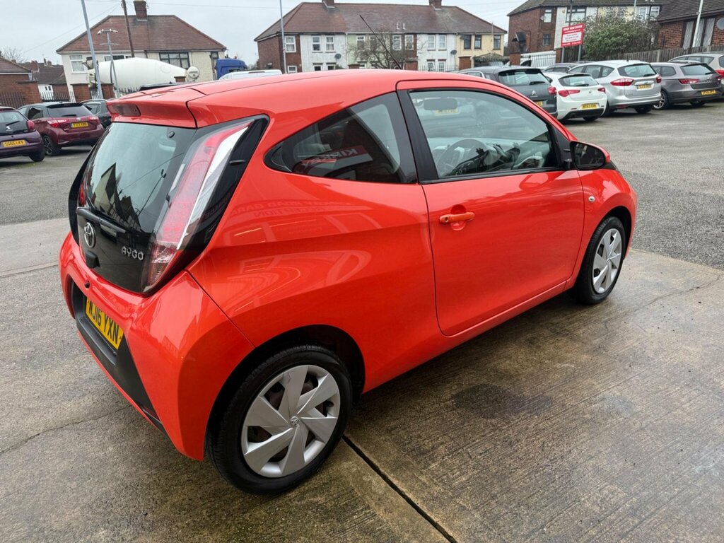 Toyota Aygo 1.0 Vvt-i X-play Euro 6 NJ16YXN Orange #4