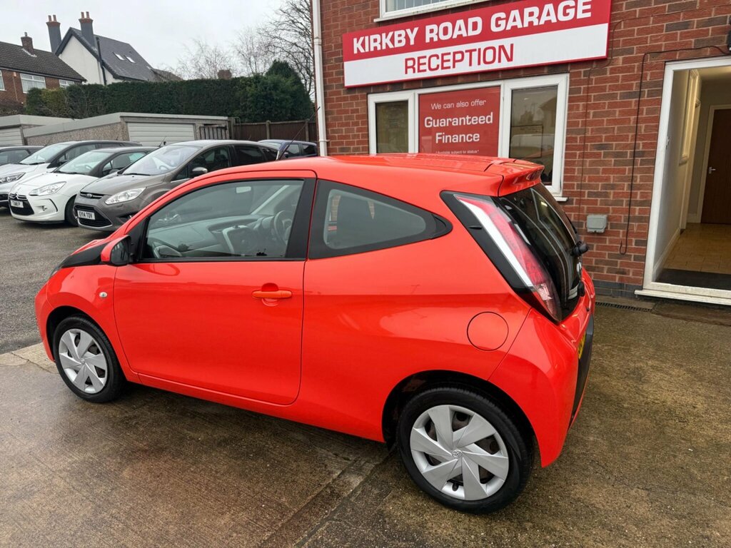 Toyota Aygo 1.0 Vvt-i X-play Euro 6 NJ16YXN Orange #3