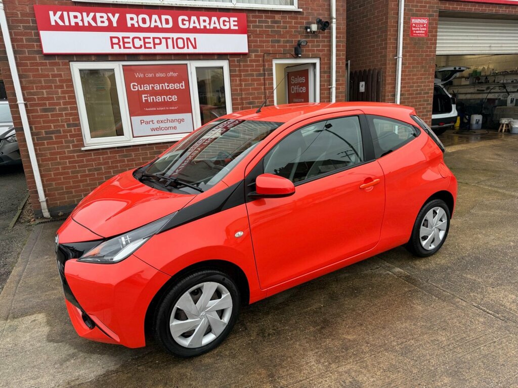 Toyota Aygo 1.0 Vvt-i X-play Euro 6 Orange