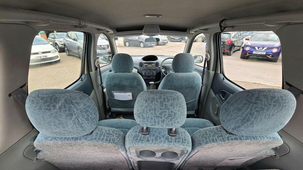 Toyota Yaris Verso Hatchback Beige #16