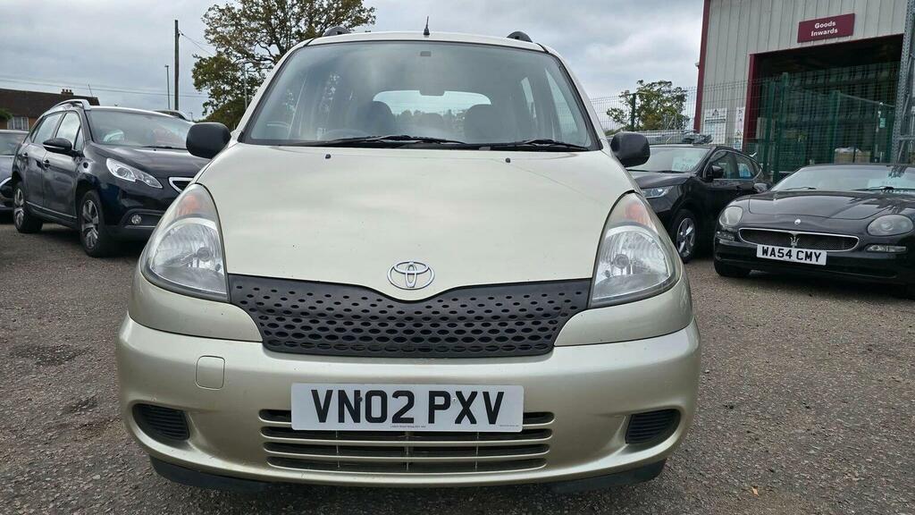 Toyota Yaris Verso Hatchback Beige #2