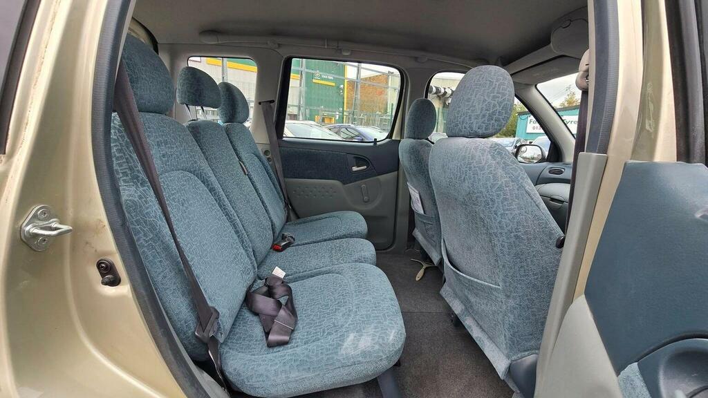 Toyota Yaris Verso Hatchback Beige #23