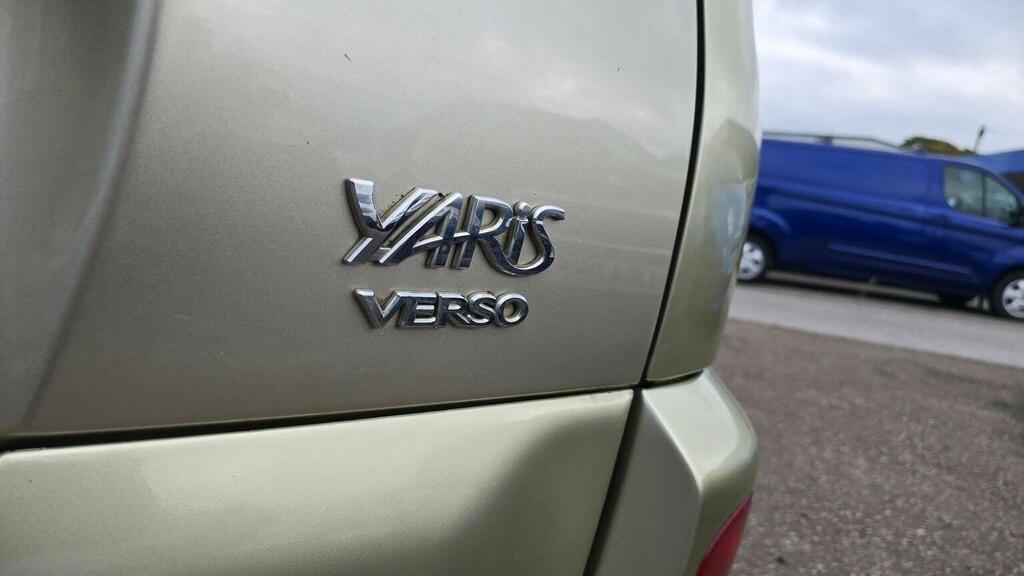 Toyota Yaris Verso Hatchback Beige #9