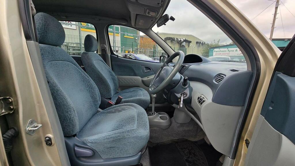 Toyota Yaris Verso Hatchback Beige #37