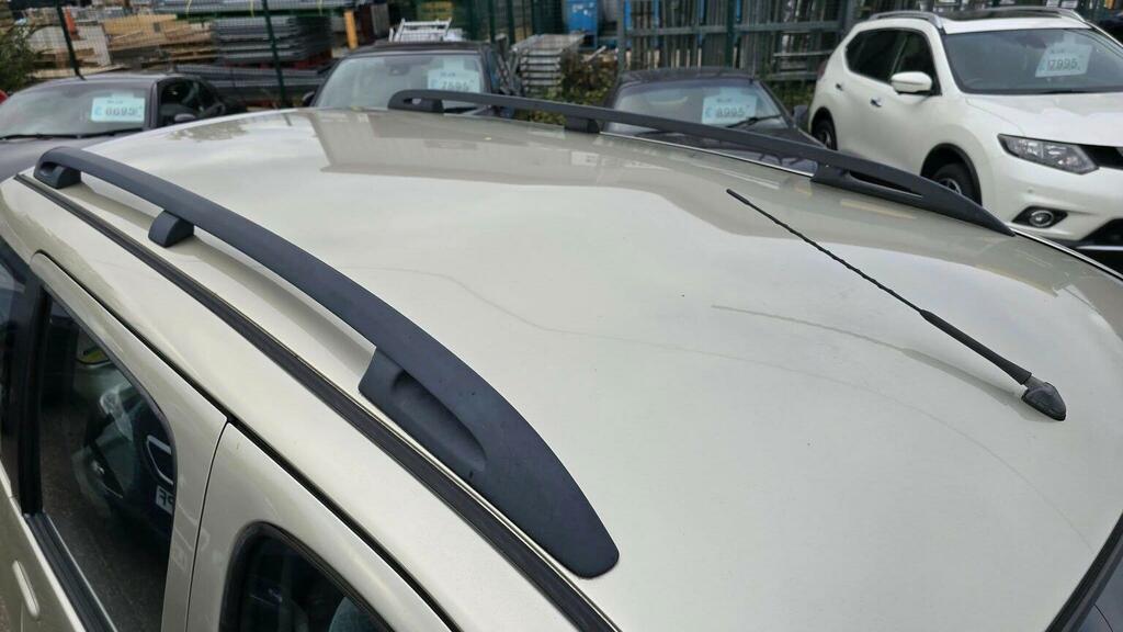 Toyota Yaris Verso Hatchback Beige #21