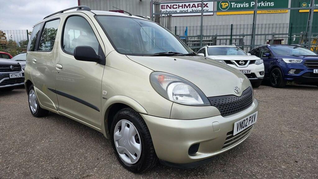 Toyota Yaris Verso Hatchback Beige #1