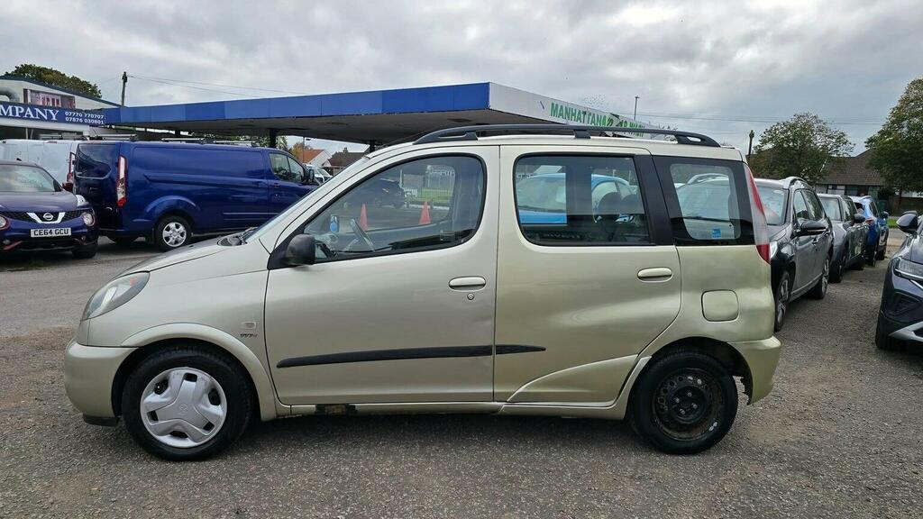 Toyota Yaris Verso Hatchback Beige #4