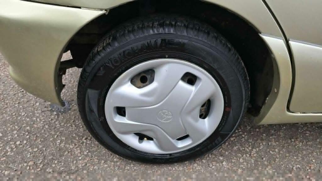 Toyota Yaris Verso Hatchback Beige #19