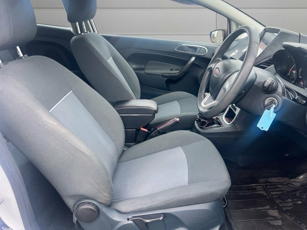 Ford Fiesta 1.3L Style MW11YJD White #3